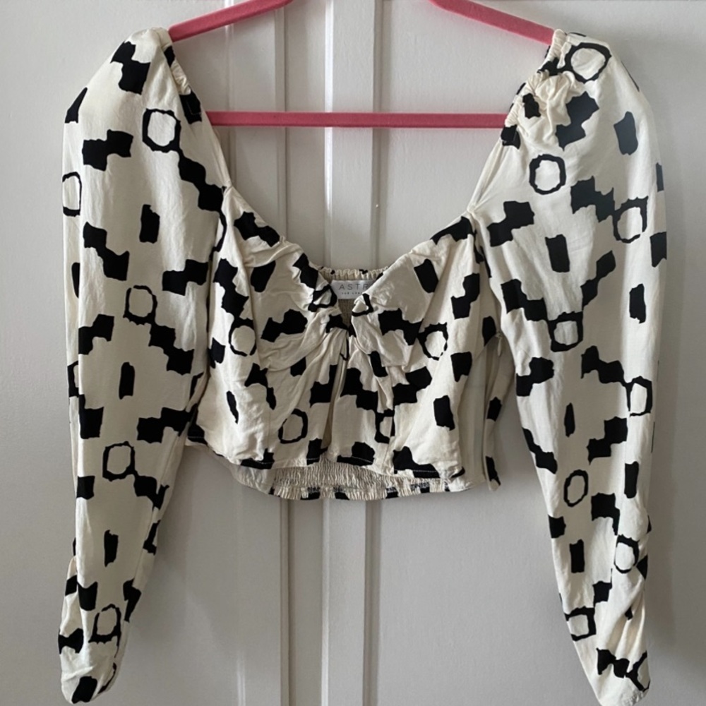 ASTR Black & White Printed Puff Sleeve Cropped Top